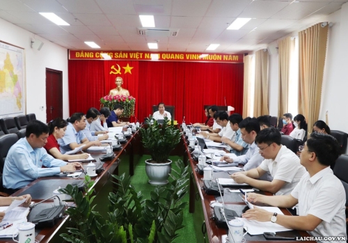 Quang cảnh cuộc họp.