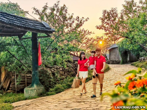 Nhờ Hệ thống Du lịch thông minh tỉnh Lai Châu mà Bản Sì Thâu Chải đã được rất nhiều khách du lịch đến thăm quan và trải nghiệm, khám phá...