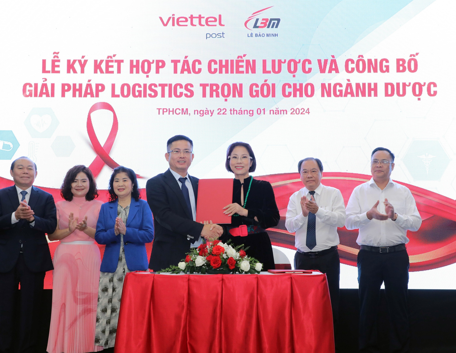 viettel-post-va-le-bao-minh-ki-ket-hop-dong-hop-tac-cung-cap-giai-phap-logistics-tron-goi-cho-nganh-duoc.jpg